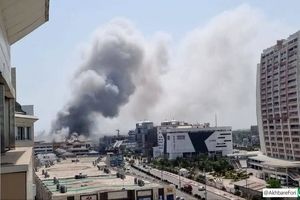 مجتمع بزرگ تجاری در منطقه آزاد انزلی دچار حریق شد